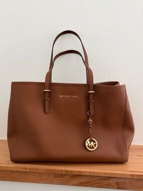 Michael Kors Chestnut Brown Leather Jet Setter Tote with Gold Logo Charm - Large
